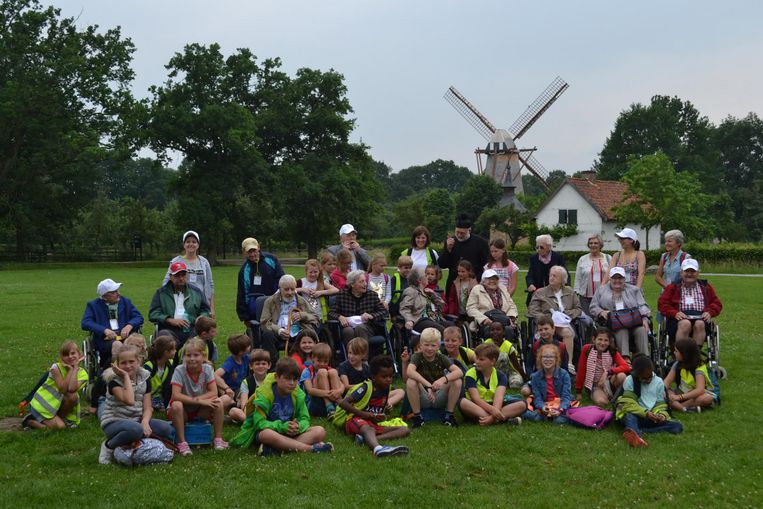 Leerlingen samen met rusthuisbewoners naar Bokrijk